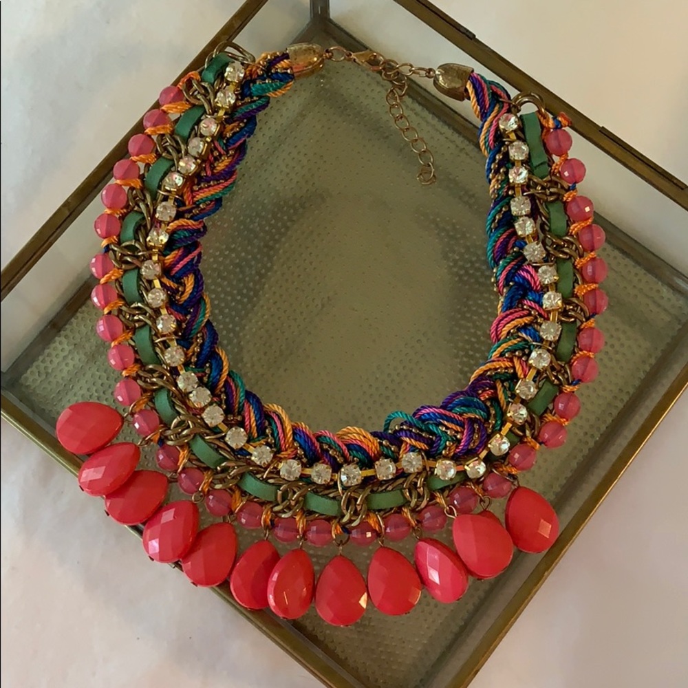 Multicolored pink bib necklace with diamonds